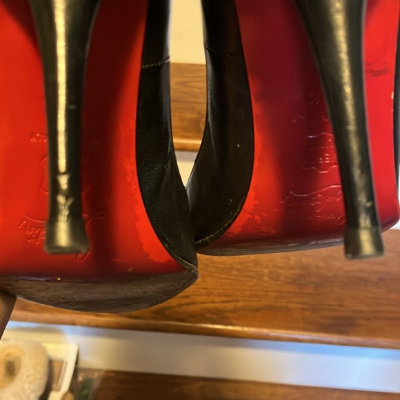 Christian Louboutin size 39 1/2 (8 1/2 US) black leather 4” heels. - Picture 10 of 10